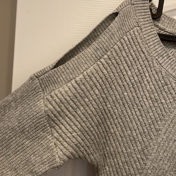 RW&CO grey sweater dress with “cold shoulder” details and bias knit - Picture 3 of 3